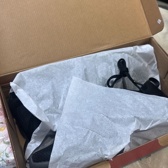 Puma Men’s Neutron Black and Gray Sneakers 9 NIB - Picture 3 of 6